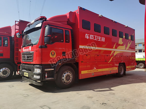 重汽汕德卡10坑位移動(dòng)廁所車(chē)