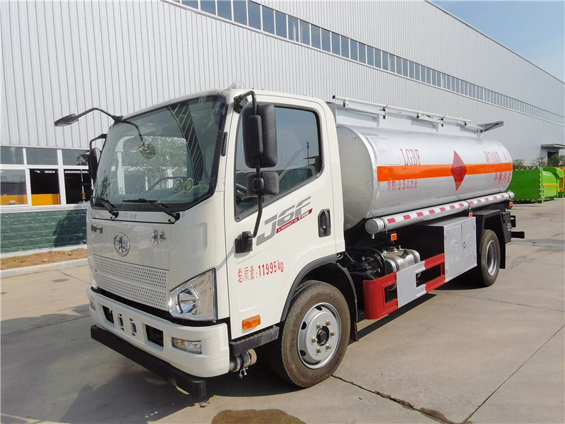 9.5方國(guó)六解放J6油罐車(chē)